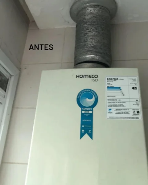 Antes: Komeco 15D com chaminé desgastada substituído por um Lorenzetti LZ 2000 DE.