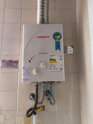 Aquecedor a gás Lorenzetti instalado pela Configás